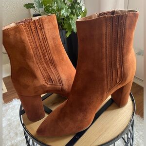 Aquatalia Sierra Suede Heeled Booties Pointed Toe Slip On Boot